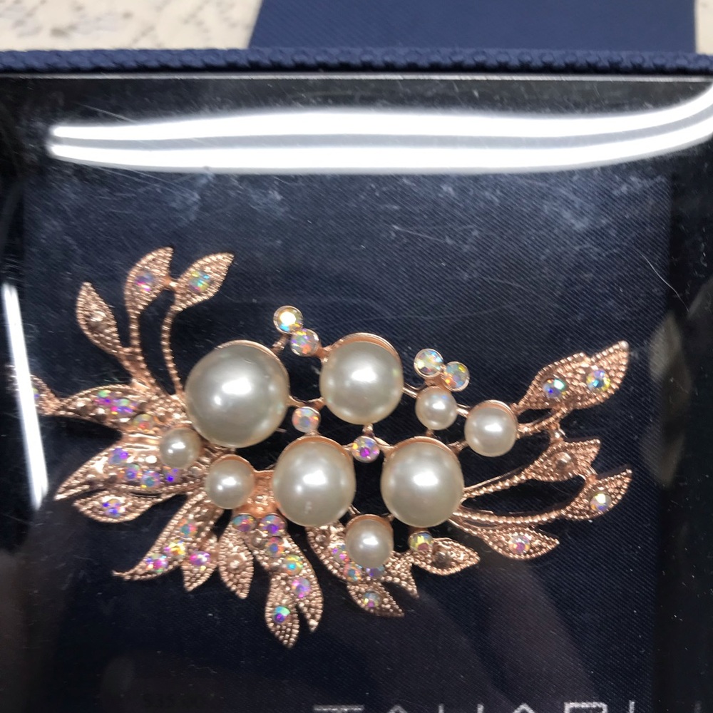 NWT. Tahari Diamond & Pearl costume jewelry pin. - Picture 3 of 6